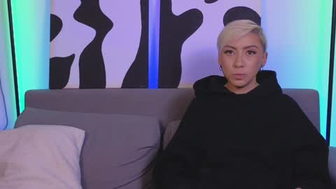 Snapshot of violettgrey_ chatting on 01-08-25, 02:35 Violet online show from 01-08-25, 02:35