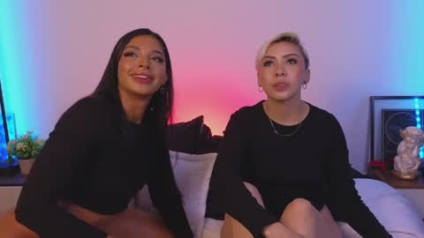Snapshot of violettgrey_ chatting on 01-16-25, 12:34 Violet online show from 01-16-25, 12:34