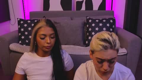 Snapshot of violettgrey_ chatting on 01-30-25, 04:37 Violet online show from 01-30-25, 04:37