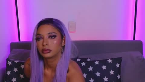 Snapshot of violettgrey_ chatting on 03-08-25, 01:06 Violet online show from 03-08-25, 01:06