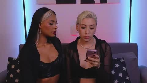 Snapshot of violettgrey_ chatting on 03-09-25, 01:56 Violet online show from 03-09-25, 01:56