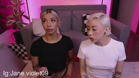 Snapshot of violettgrey_ chatting on 09-16-25, 02:01 Violet online show from 09-16-25, 02:01