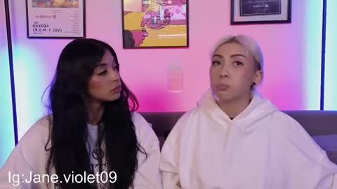 Snapshot of violettgrey_ chatting on 10-09-25, 11:58 Violet online show from 10-09-25, 11:58