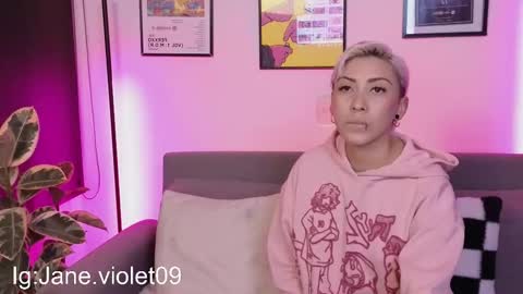 Snapshot of violettgrey_ chatting on 10-14-25, 12:11 Violet online show from 10-14-25, 12:11
