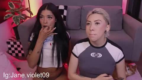 Snapshot of violettgrey_ chatting on 10-21-25, 12:55 Violet online show from 10-21-25, 12:55