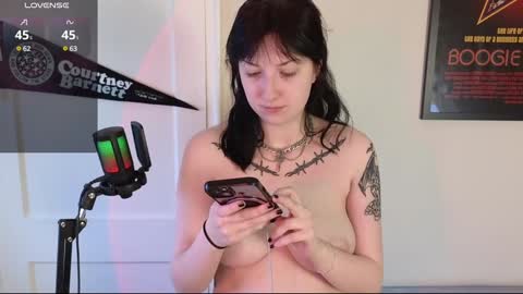 Snapshot of violetwinter666 chatting on 12-04-24, 06:50 Violet Winter  indie sleaze goth girl next door online show from 12-04-24, 06:50