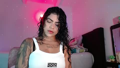 Snapshot of violetwitch05 chatting on 01-29-25, 06:39 Violet online show from 01-29-25, 06:39