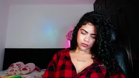Snapshot of violetwitch05 chatting on 09-26-25, 05:55 Violet online show from 09-26-25, 05:55