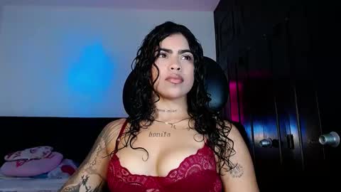 Snapshot of violetwitch05 chatting on 10-01-25, 01:33 Violet online show from 10-01-25, 01:33