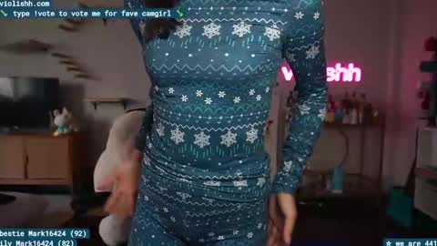 Snapshot of violishh chatting on 01-19-25, 06:43 follow me on twitter violishh and ig violishh online show from 01-19-25, 06:43