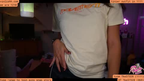 Snapshot of violishh chatting on 11-14-25, 01:04 follow me on twitter violishh and ig violishh online show from 11-14-25, 01:04