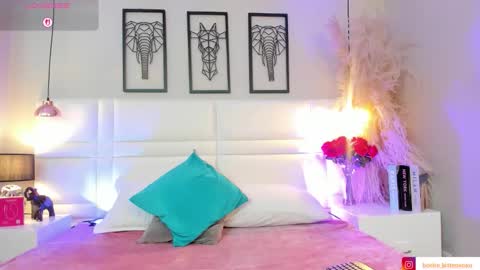 Snapshot of viollet_xoxo chatting on 11-13-25, 10:52 VIOLLET online show from 11-13-25, 10:52