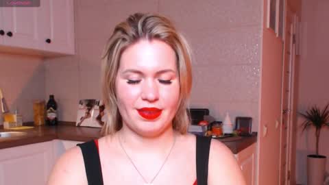 Snapshot of vip_juicy chatting on 02-11-25, 02:35 VelvettTime online show from 02-11-25, 02:35