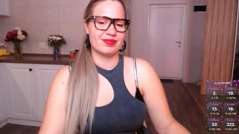 Snapshot of vip_juicy chatting on 09-19-25, 07:43 VelvettTime online show from 09-19-25, 07:43