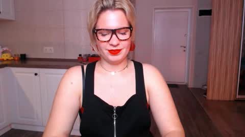 Snapshot of vip_juicy chatting on 09-24-25, 09:34 VelvettTime online show from 09-24-25, 09:34