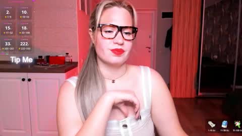 Snapshot of vip_juicy chatting on 10-18-25, 08:26 VelvettTime online show from 10-18-25, 08:26