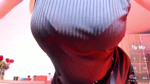 Snapshot of vip_juicy chatting on 10-24-25, 04:25 VelvettTime online show from 10-24-25, 04:25