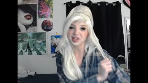 Snapshot of viperthedoll chatting on 06-25-26, 02:33 Viper online show from 06-25-26, 02:33