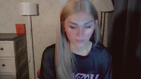 Pearl online show from 11-25-25, 03:50