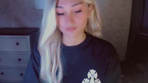 Pearl online show from 03-15-26, 02:50