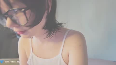 Snapshot of virgiin_lily chatting on 09-11-25, 05:40  Lily  online show from 09-11-25, 05:40