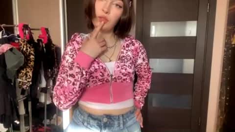 Snapshot of virusdoll chatting on 04-15-26, 01:51 virusdoll online show from 04-15-26, 01:51
