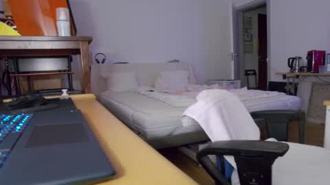 viahuer7 online show from 04-02-26, 06:05