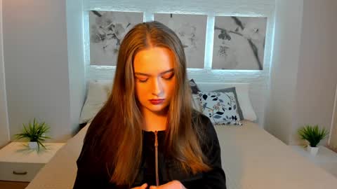 Snapshot of vitajoy_ chatting on 12-15-24, 03:53 Vita online show from 12-15-24, 03:53
