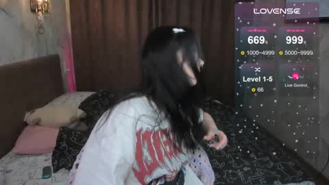 Vivi   online show from 02-10-25, 03:03