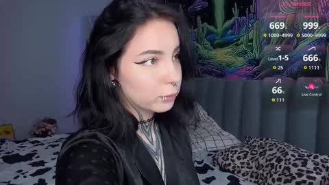 Vivi   online show from 11-16-25, 01:28