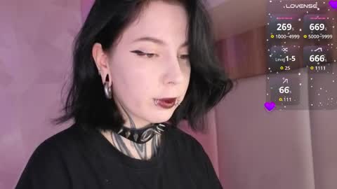 Snapshot of vivi__squirrel chatting on 05-10-26, 06:18 Vivi online show from 05-10-26, 06:18