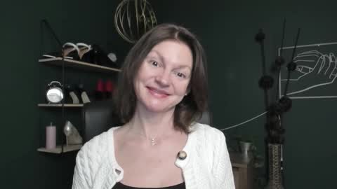 Vivian online show from 10-23-25, 07:07