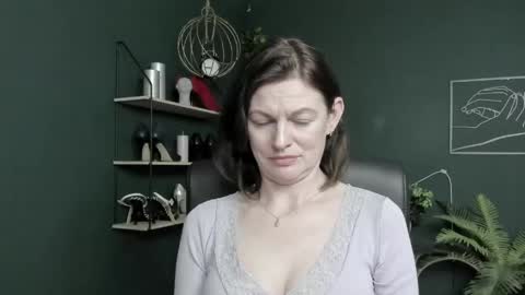 Vivian online show from 04-24-26, 06:10