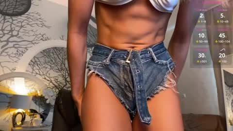 Vivian Evans online show from 05-25-26, 02:28