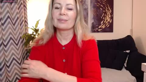 Vivian online show from 11-14-25, 04:06