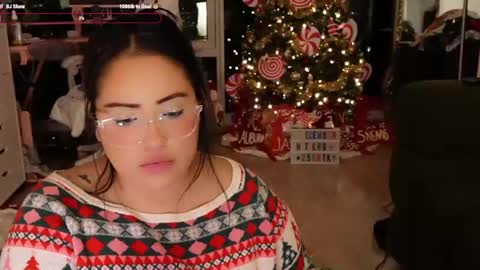 Snapshot of vivianaortega chatting on 12-17-24, 05:29 Vivi online show from 12-17-24, 05:29