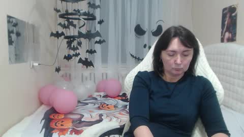 vivianguchih online show from 10-25-25, 07:16
