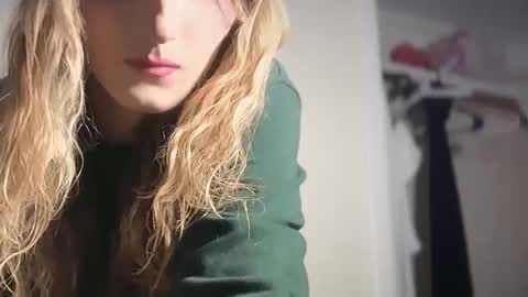 vivian layy online show from 05-21-26, 06:15