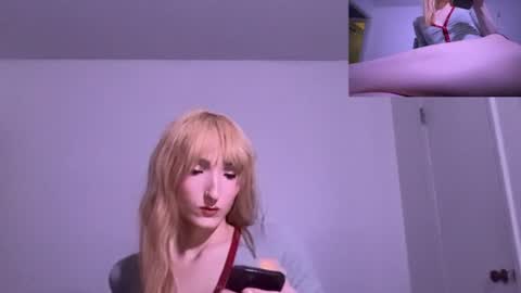 Snapshot of vivianlayxxx chatting on 06-25-26, 02:00 vivian layy online show from 06-25-26, 02:00