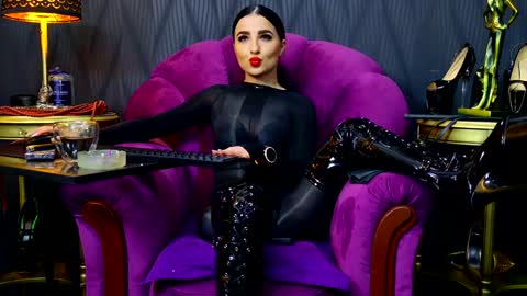 Vivian Reeve online show from 12-18-24, 05:21