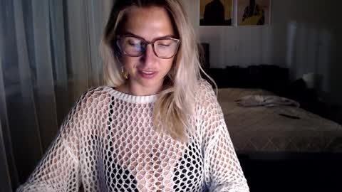Snapshot of vivica_coke chatting on 01-14-25, 03:36 VI online show from 01-14-25, 03:36