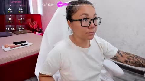 Snapshot of vivien_montclair chatting on 06-30-26, 11:50 Vivien online show from 06-30-26, 11:50