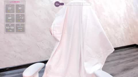 Snapshot of vivien_montclair chatting on 07-07-26, 12:24 Vivien online show from 07-07-26, 12:24