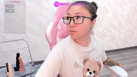 Snapshot of vivien_montclair chatting on 07-11-26, 01:08 Vivien online show from 07-11-26, 01:08