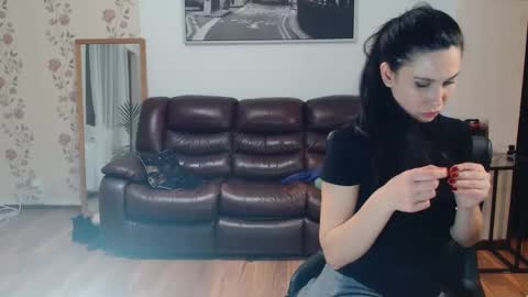 Snapshot of vivienne17 chatting on 03-08-25, 06:47 vivienne online show from 03-08-25, 06:47