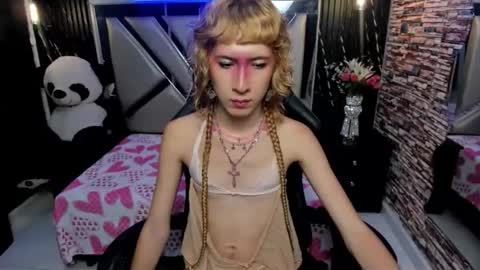 vivienne hadid online show from 06-09-26, 08:31