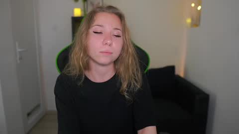 VivienVance online show from 05-28-26, 04:15