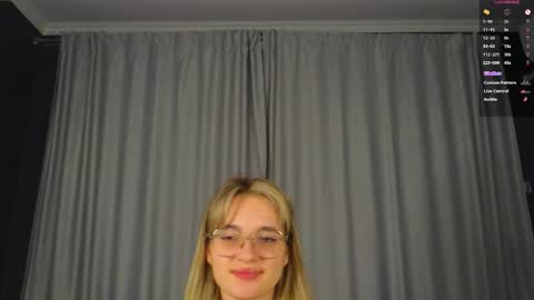 Snapshot of vivyboo111 chatting on 10-26-25, 08:37 vivyboo111 online show from 10-26-25, 08:37