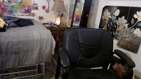 Snapshot of vixenfyre chatting on 12-05-24, 06:33 Vixen Fyre online show from 12-05-24, 06:33