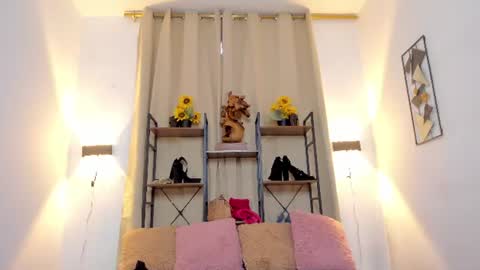 Snapshot of vixenia chatting on 08-05-26, 10:44 Vixenia online show from 08-05-26, 10:44